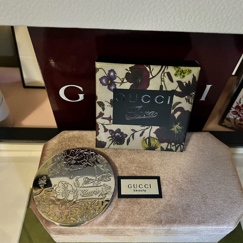 Gucci Flora Silver Floral Compact - Picture 6 of 6